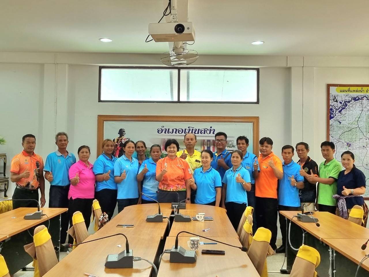 ?สพอ.เนินสง่า :  ร่วมประชุมเครือข่าย ศูนย์เรียนรู้เศรษฐกิจพอเพียงรูปแบบโคกหนองนาพัฒนาชุมชน ระดับอำเภอ และการขับเคลื่อนงาน หมู่บ้านกองทุนแก้ไขปัญหายามเสพติดตามแนวทาง กองทุนแม่ของแผ่นดิน