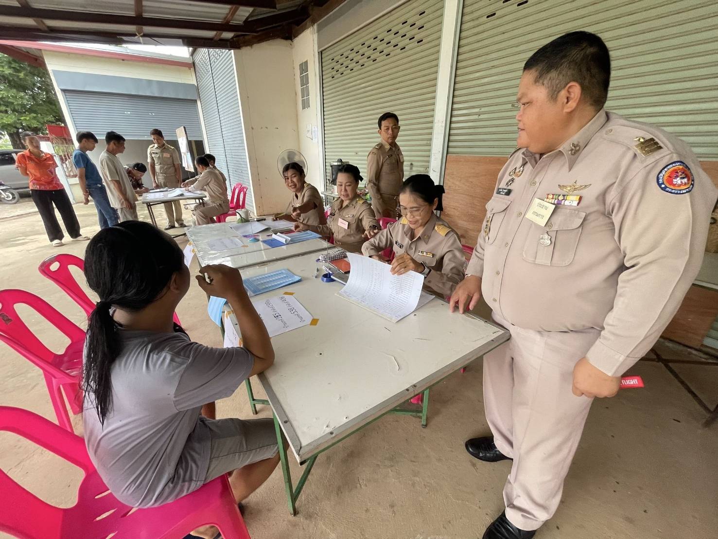 สพอ.เนินสง่า : ร่วมเป็นกรรมการเลือกตั้งผู้ใหญ่บ้าน หมู่ที่ 13 ตำบลหนองฉิม อำเภอเนินสง่า